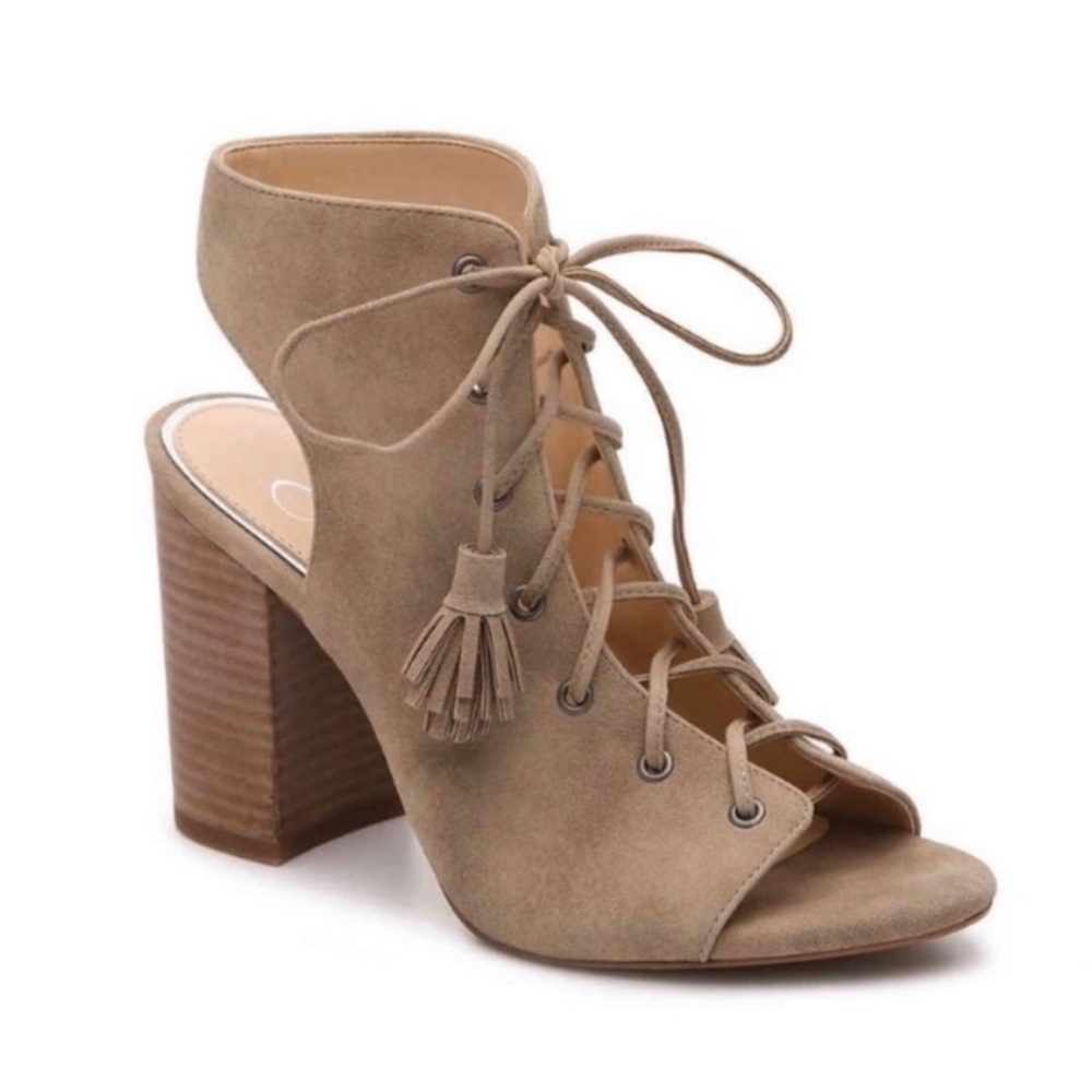 Lace-up chunky heels
